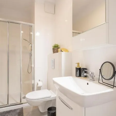 Urban Chic - 2 Bedrooms - Rondo Onz - Luxury - Pereca Street شقة وارسو